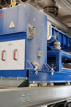 Skříňový roštový magnetický separátor MSS-AC ve svodu suché maltové směsi