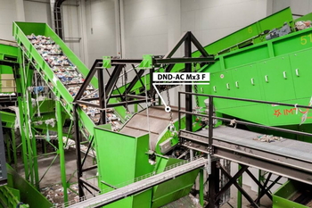 Automatická magnetická deska DND-AC – třídění neželezných kovů ze škváry ZEVO