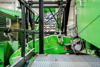 Automatická magnetická deska DND-AC – třídění neželezných kovů ze škváry ZEVO