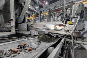 Automatická magnetická deska DND-AC – třídění neželezných kovů ze škváry ZEVO