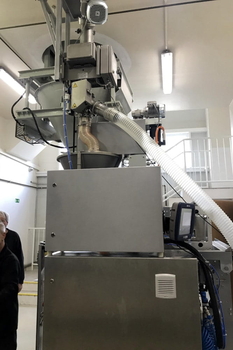 Propadový detektor kovů QUICKTRON 07 RH HyQ Clean – granulace a homogenizace směsí ve farmaceutické výrobě