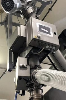 Propadový detektor kovů QUICKTRON 07 RH HyQ Clean – granulace a homogenizace směsí ve farmaceutické výrobě