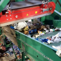 Automatická třídicí linka na třídění plastového odpadu
